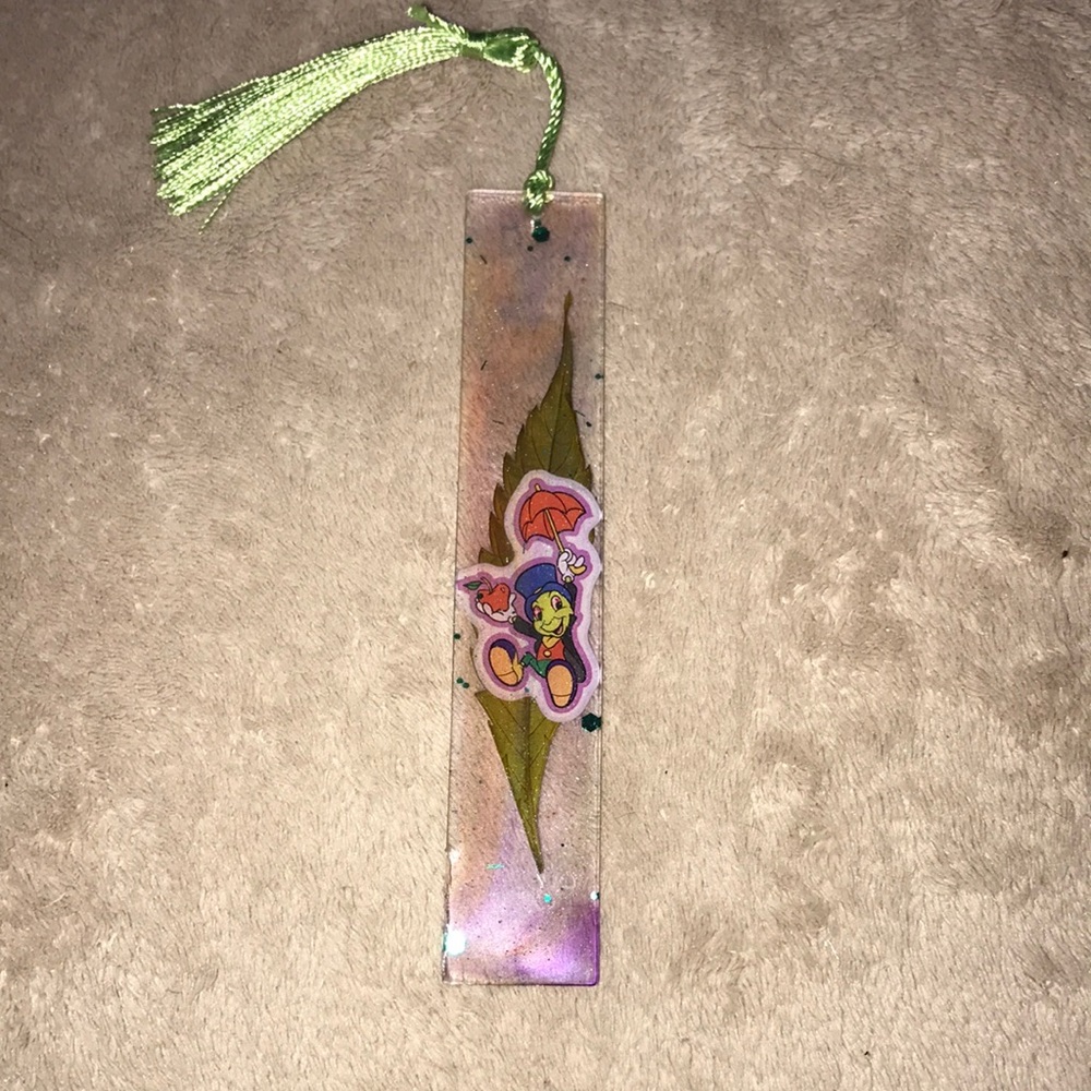 Custom epoxy resin bookmark red eyed jimeny cricket 🦗 & my favorite leaf